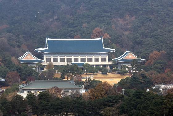 제왕적 대통령 '청와대' 탓이라는 미신