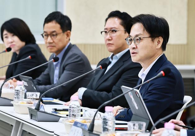 김정관 "석화 최대 370만톤 감축 목표 달성 가능…빠른 구조개편 추진"