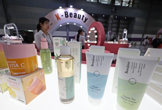 "한국인 피부 부러워"…'K-뷰티' 작년 수출 114억 달러로 사상 최고치