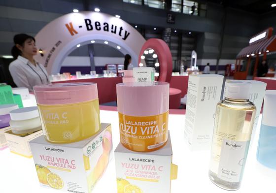 [2025 유통 결산]④ 해외로 진격하는 K-패션·뷰티…옥석 가리기 본격화