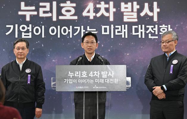 배경훈 부총리, 누리호 4차 발사 주역 격려…"흔들림 없이 지원"