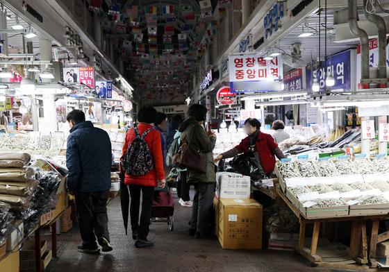 작년 가구 평균소득 7427만원·3.4%↑…이자 부담에 비소비지출 5.7%↑