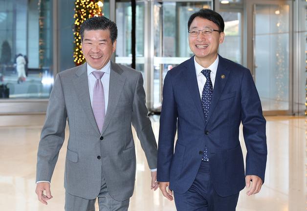 국세청, 국내투자 늘리는 외국기업에 정기세무조사 2년 유예한다