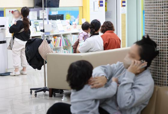 독감 확산 속도는 느려졌지만…유행 기준 넘는 수준 지속