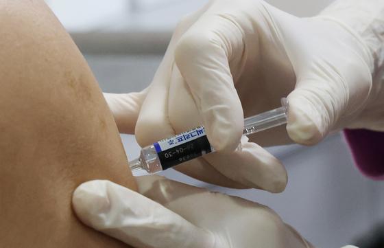 계절독감 확산 주춤?…소아청소년, 어른들 사이 유행은 여전