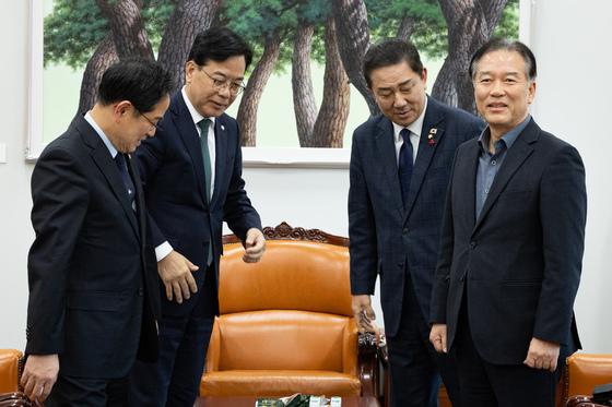 여야, 법인세 1%p·교육세 0.5%p 인상안 합의 불발…공은 지도부에(종합)