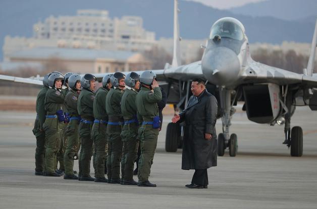 신형 무인기·조기경보통제기 공군 배치…정찰·방공 능력 향상한 북한