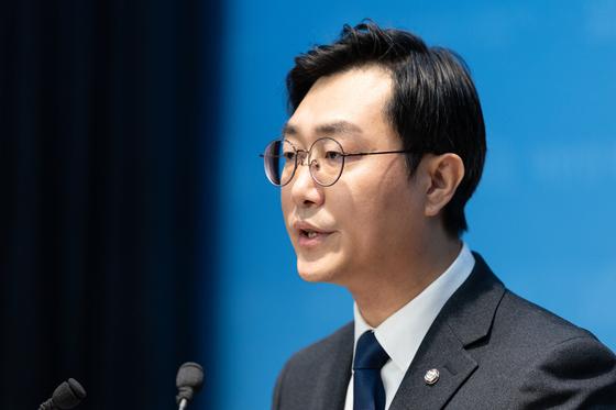 경찰 '준강제추행' 장경태 의원 고소인 조사…안전조치도(종합)