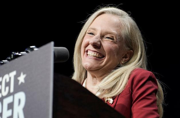 美 버지니아 주지사, 취임 첫날 'ICE 협력 의무' 행정명령 철회