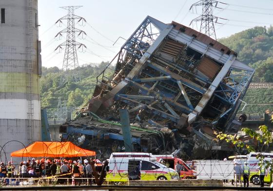 [뉴스1 PICK]울산화력 붕괴 사고로 작업자 9명 매몰… 남은 2명 구조 총력