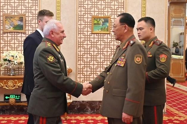 북러 軍 정치기관 회담…5개년 계획 완성 앞두고 결속 [데일리 북한]