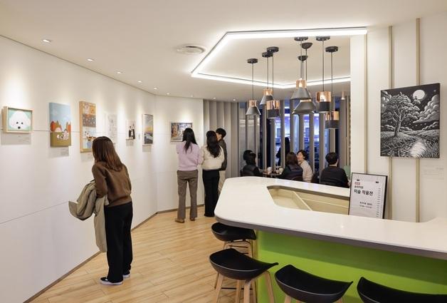 송파구, 구청 카페서 '2025 송파직원 미술작품전' 개최