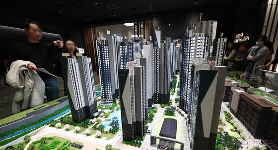 '로또 30억' 래미안 트리니원 1순위 5.5만명 몰렸다