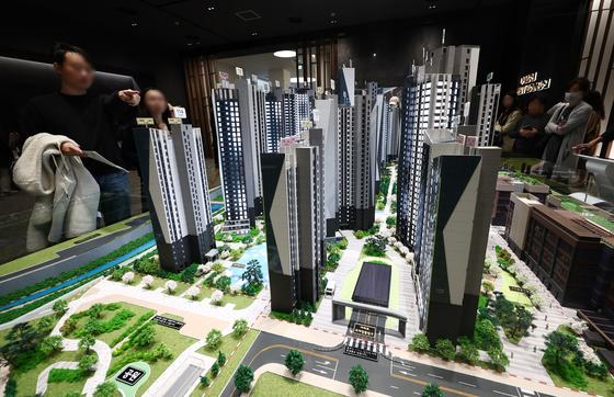 '로또 30억' 래미안 트리니원 1순위 5.5만명 몰렸다