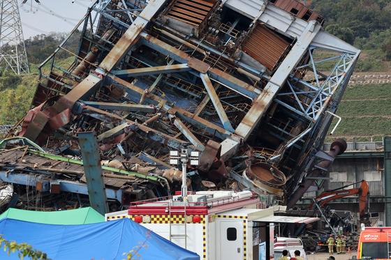 윤호중 행안부 장관, 울산 남구 화력발전소 매몰사고 현장방문 