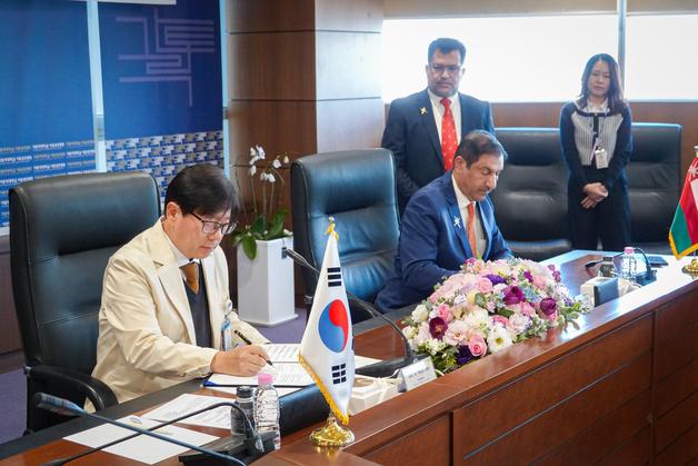"중동에 K-의료 확산"…서울성모, 오만 군병원에 고난도 암 치료 전수