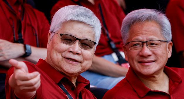 젠슨황 "블랙웰 수요 폭발…하닉·삼성 메모리 샘플 받았다"