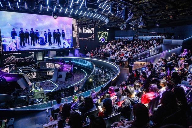 "페이커 그저 빛"…T1, 롤드컵 최초 '스리핏' 달성·통산 6승