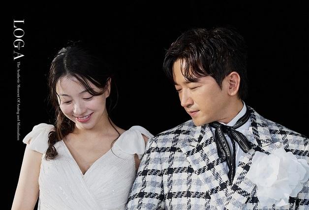 이민우, 임신 예비신부와 화보…D라인 드레스 자태 [N샷]