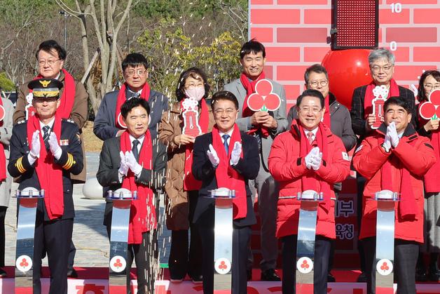 전남도의회 '급여 끝전 모으기' 성금 1140만 원 기탁