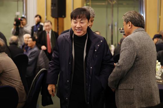 대한축구협회, '선수 폭행 논란' 신태용 감독 조사 시작