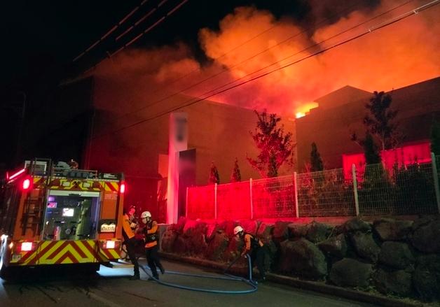 제주 토평공업단지 야적장서 화재 발생…소방 대응 1단계 발령