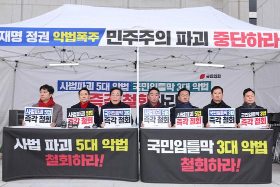 국힘, 통일교 의혹 등 대여 투쟁 집중…계엄 사과·당게 논란 불씨 여전