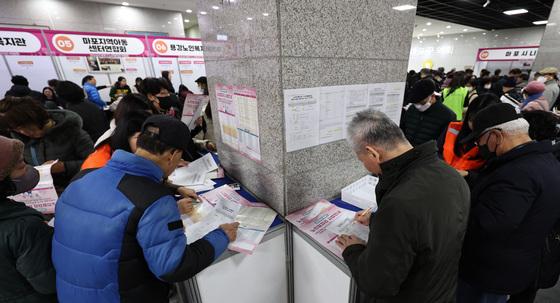 시니어 절반은 퇴직 후 재취업…"완전한 은퇴는 70대"