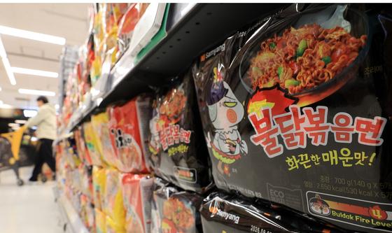 라면·김 열풍, K푸드 수출액 100억달러 넘어