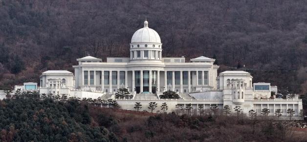 경찰 '통일교 정치후원금' 캐물었다…쪼개기 후원으로 수사 넓히나