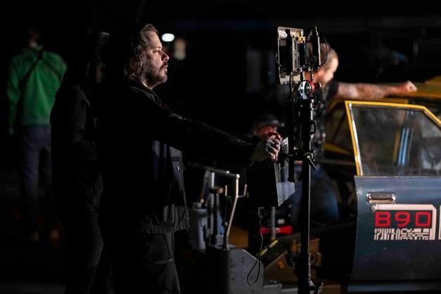 '더 러닝 맨' 에드가 라이트 감독, 감각적 연출로 화려한 컴백