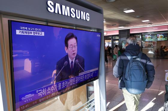 李대통령 "노동자 권익 개선, 경제성장 장애 아니란 것 보여달라"