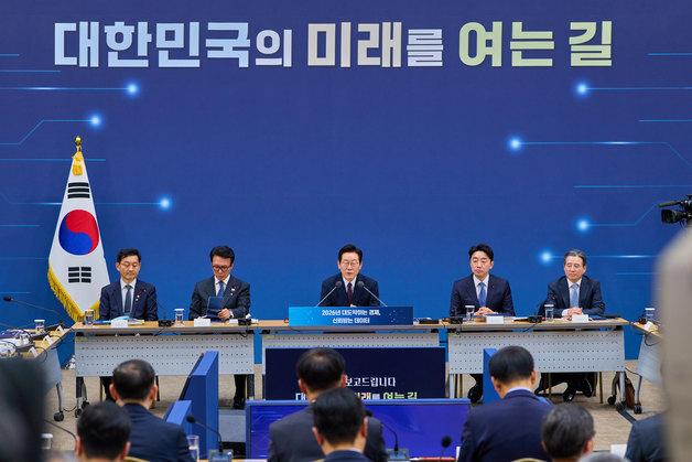 李대통령, 부처 업무보고 이틀차…쿠팡 유출·도심주택 공급·AI 정책 점검