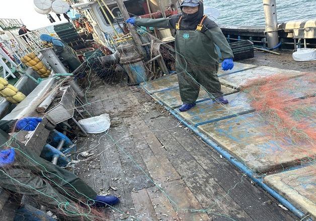 태안 어선이 인천 해역 넘어와 조업…불법 어업 무더기 적발