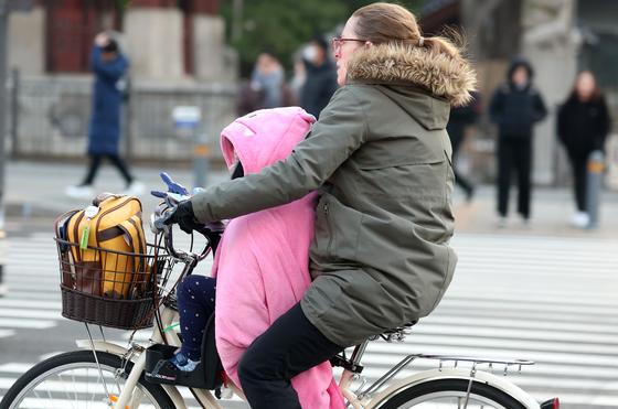 [오늘의 날씨] 경기(20일, 토)…대체로 흐리고 오전 한때 비