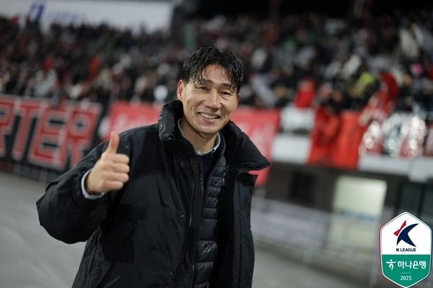 'K리그 0경기' 이영민 부천 감독, 19년 만의 승격 이끈 기적의 리더십