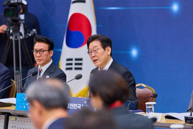 李대통령 "과잉 경쟁 해결되지 않으면 입시 바꿔야 소용 없어"