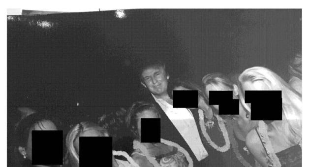 美법무부, 엡스타인 공개 파일서 삭제한 트럼프 사진 복원