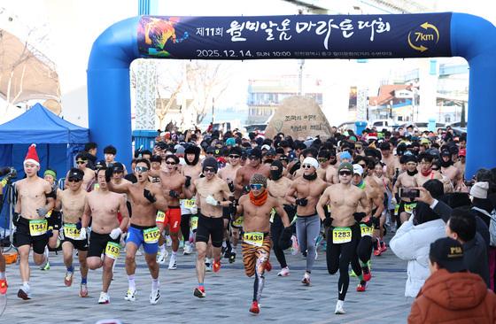 [뉴스1 PICK]'동장군 물렀거라'…월미도 칼바람 가른 러너들