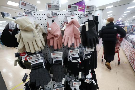 [오늘의 날씨] 경기(16일, 화)…흐리고 비 또는 눈, 빙판길 주의