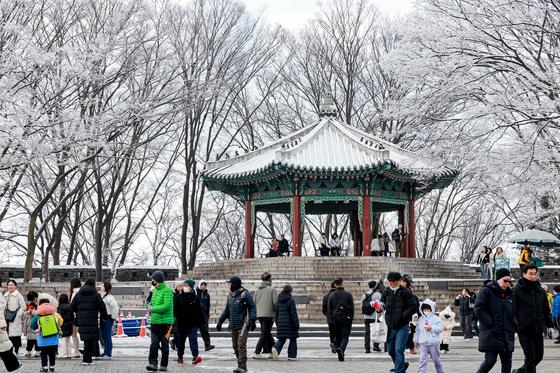 화요일 한파 주춤, 낮 14도·수도권 미세먼지 '나쁨', 곳곳 눈·비(종합)