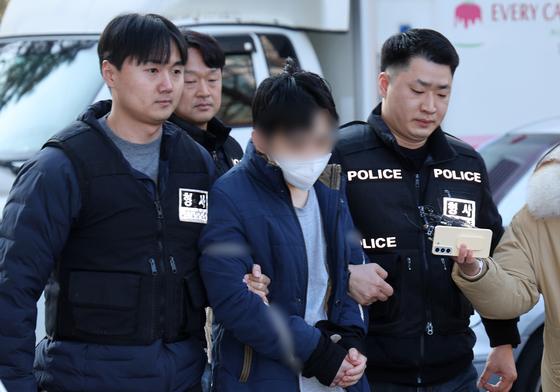 50대 어머니 폭행해 숨지게 한 20대 아들, 구속 상태로 검찰에