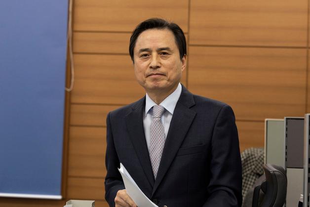 특검 "비상계엄 논의 12월1일 이전…尹 1심,'여인형 메모' 판단 누락"