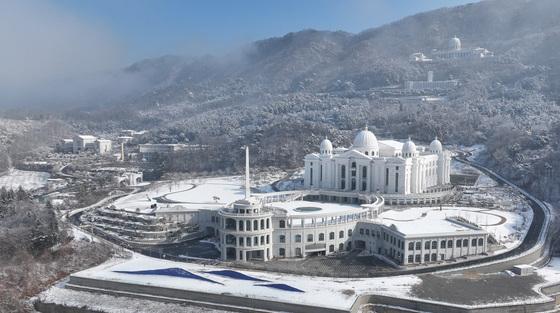 통일교 정치권 로비 수사 정점으로…경찰, 체포·연속 소환 전방위 압박