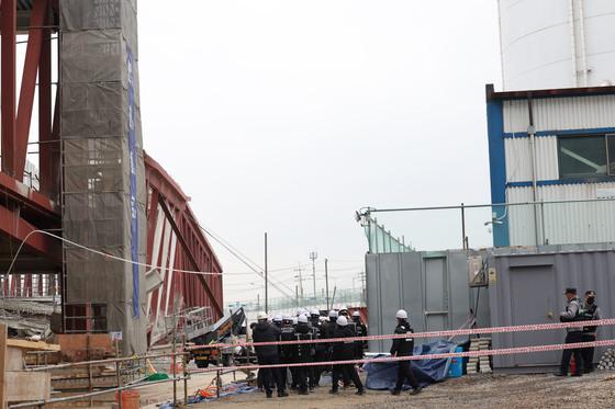'광주시 발주' 도서관 건축 현장 와르르…노동자 4명 목숨 앗아가