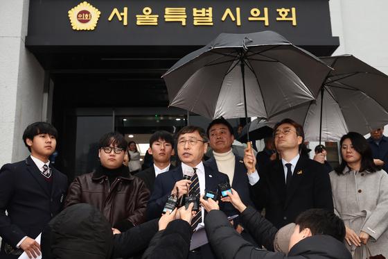 서울 학생인권조례 폐지 가결에 입장 밝히는 정근식 교육감