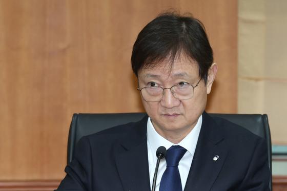 고환율 주범 몰린 해외 투자…대형 증권사 향하는 금감원 칼날