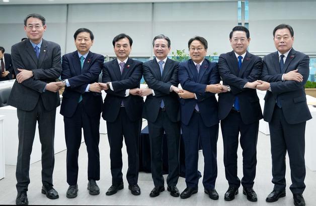 "실패한 무안공항의 '김대중공항' 개칭은 DJ에 대한 명예 훼손"