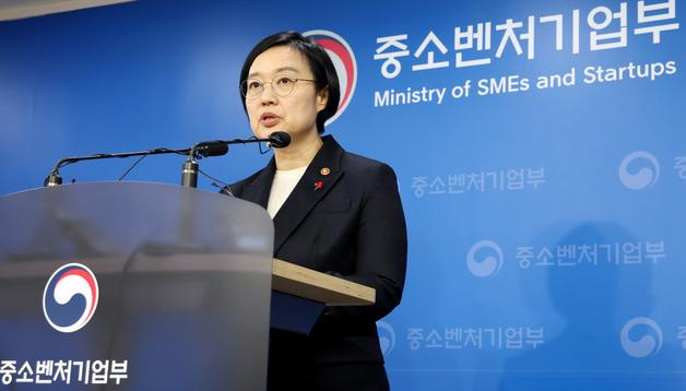 중소기업 사장님 셋 중 한명은 '노인'…M&A로 승계 활성화 