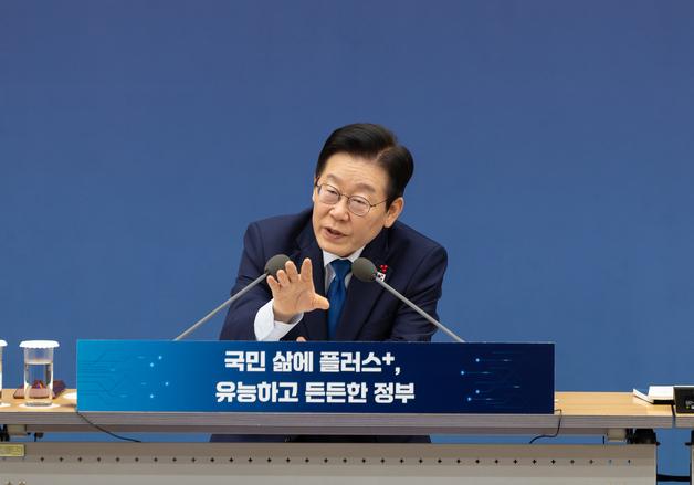 李대통령 "군이 제자리 지켜 오늘의 한국 있어…새롭게 시작하자"